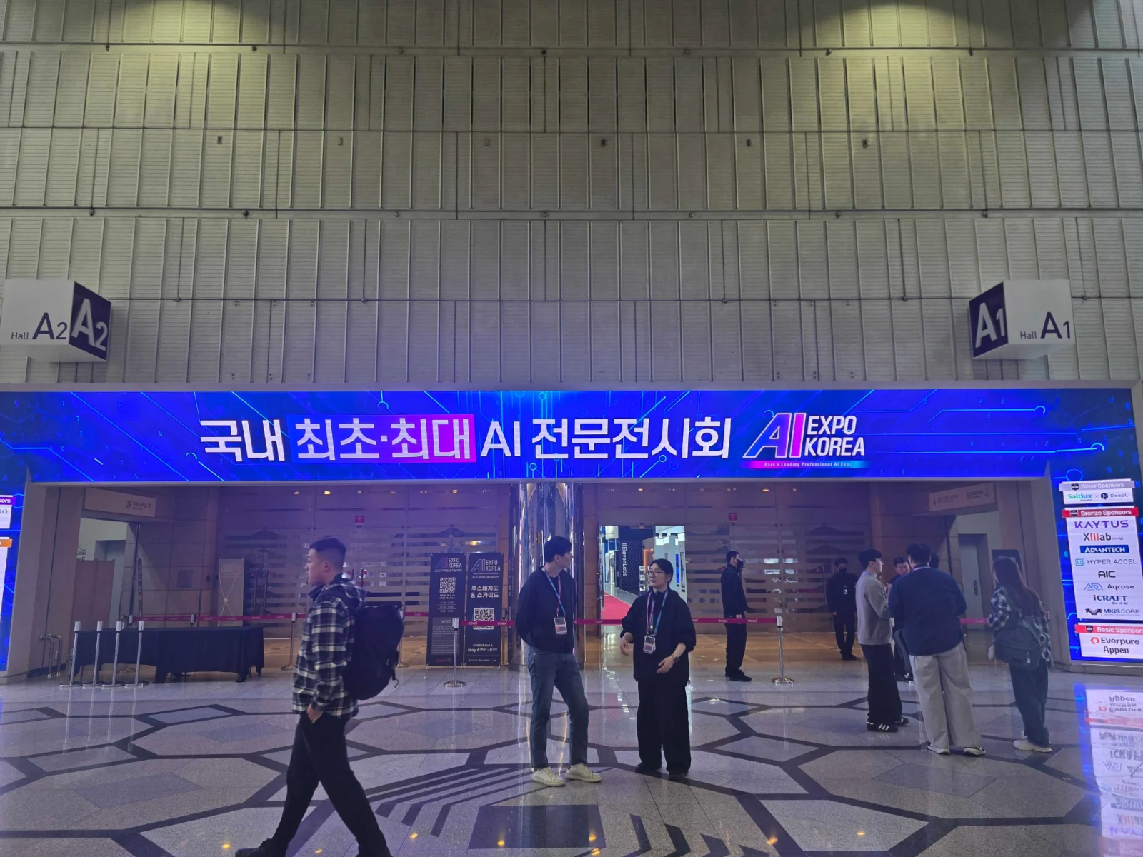 앨범 사진 1 / 6